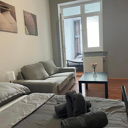 1St Plaza Apartment Bratislava Buitenkant foto