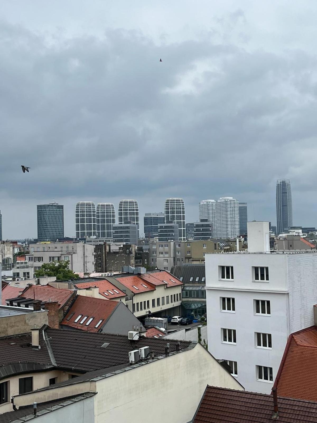 1St Plaza Apartment Bratislava Buitenkant foto