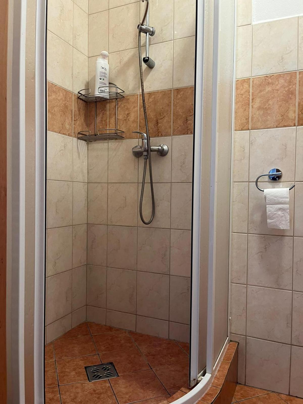 1St Plaza Apartment Bratislava Buitenkant foto