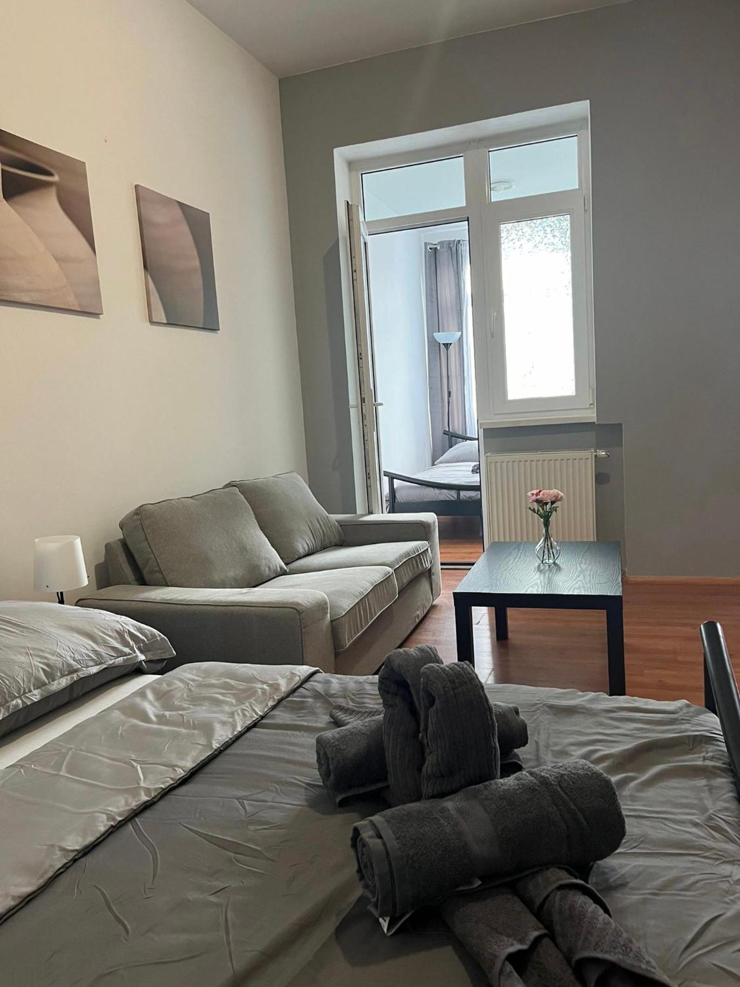 1St Plaza Apartment Bratislava Buitenkant foto